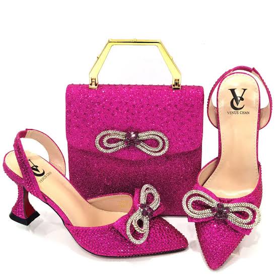 Sac à main avec chaussure